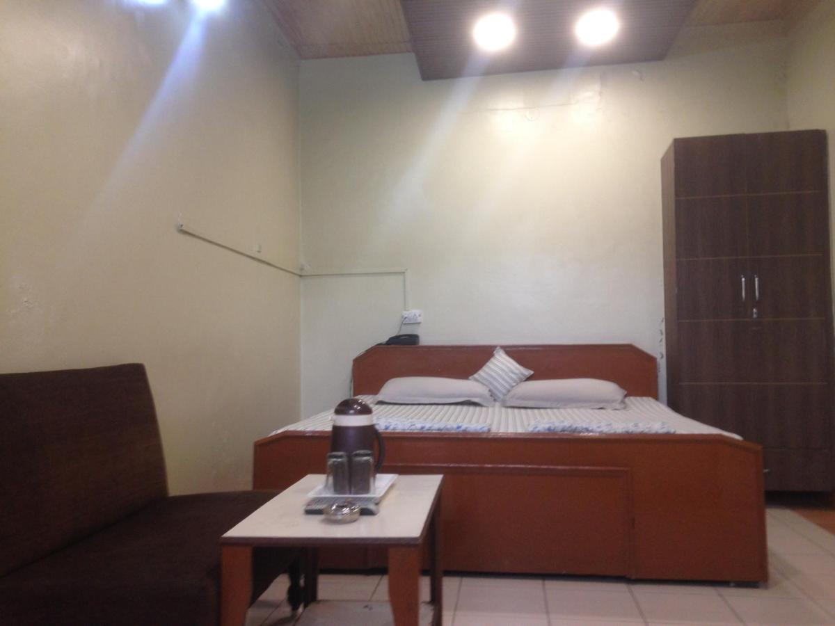 Hotel Palace Амритсар Екстериор снимка