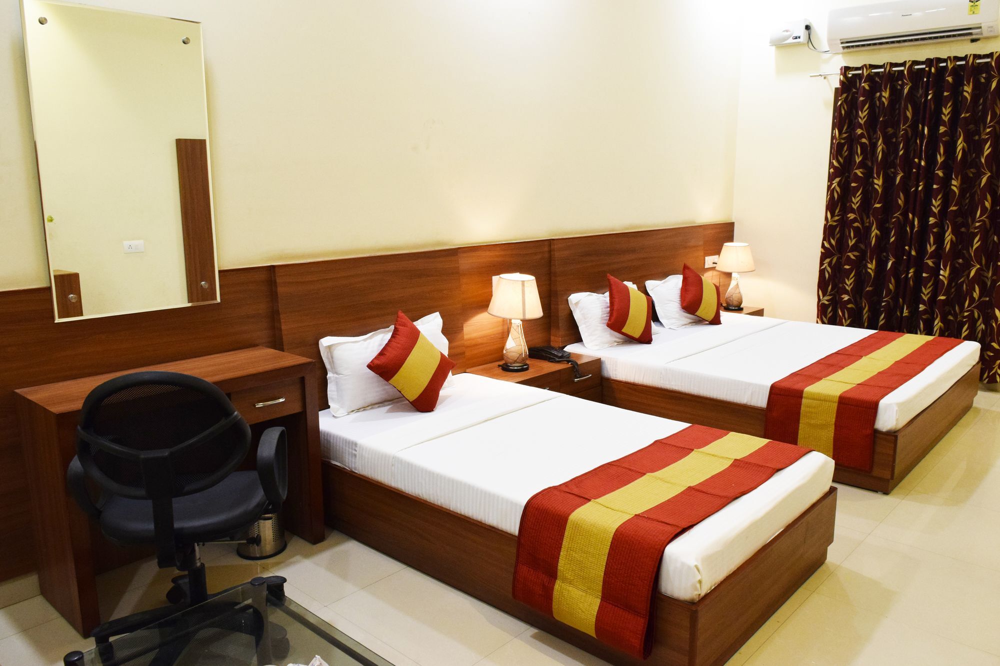 Hotel Palace Амритсар Екстериор снимка